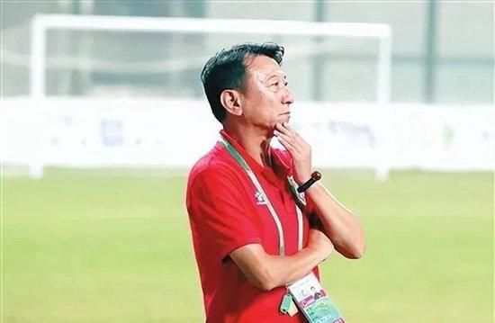 迪马利亚目前的合同将在2024年6月到期，对于这位阿根廷边锋的续约问题，施密特说道：“我们将努力让迪马利亚再为俱乐部效力一个赛季，这就是我们的计划。